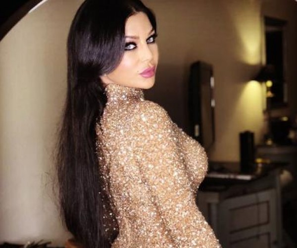 هيفاء وهبي بإطلالة صادمة.. والجمهور: "بدلة شعبان عبدالرحيم"