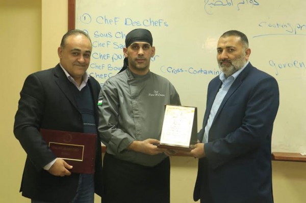كلية فلسطين التقنية تختتم دورة متقدمة بالطبخ الغربي لطلبة السياحة والفنادق