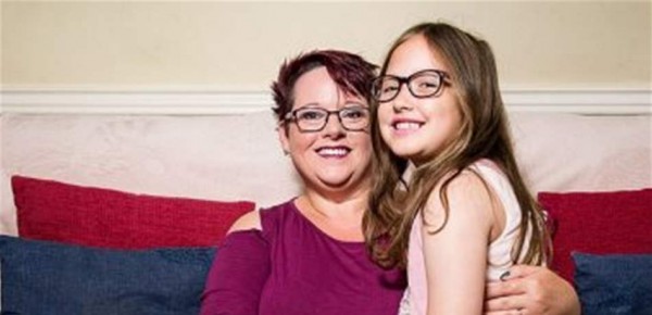 بريطانية تفطم ابنتها بعد 9 سنوات