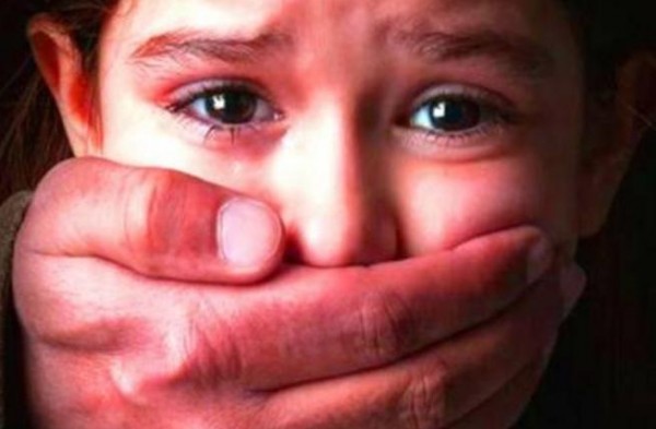 اغتصاب رضيعة من قبل رجلين.. والأم اشتركت في الجريمة