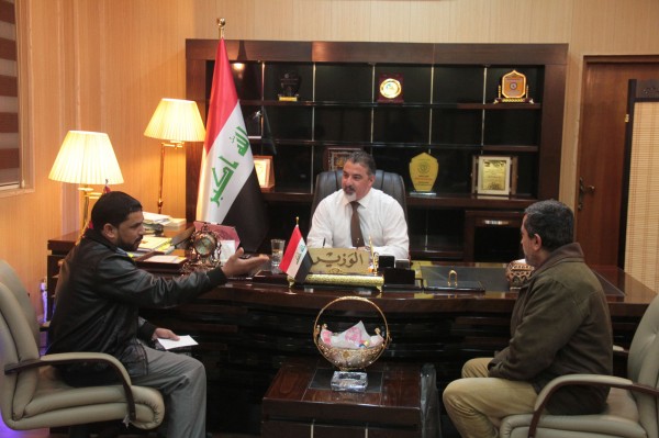 وزير العمل العراقي يواصل استقبال المواطنين للنظر في طلباتهم