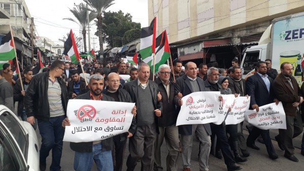 شاهد: مسيرات حاشدة بغزة ضد مشروع القرار الأمريكي بشأن اعتبار حماس "إرهابية"