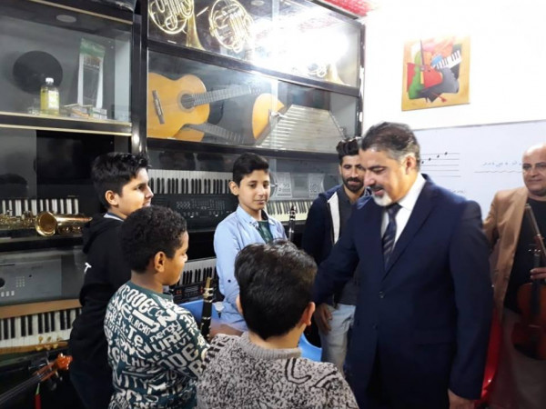 وزير العمل يزور البيت العراقي الآمن للإبداع
