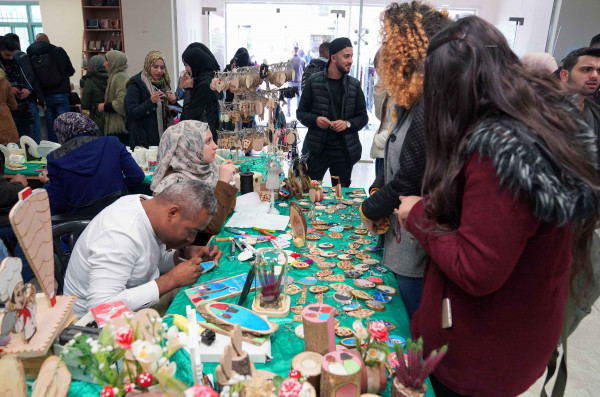شؤون الطلبة بالجامعة العربية الأمريكية تنظم معرض تسويق المنتوجات الوطنية