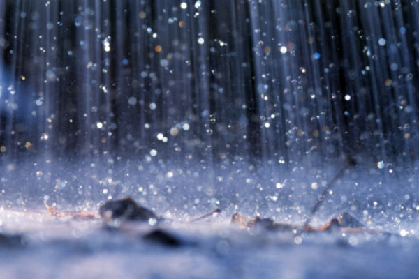 الأربعاء: أجواء غائمة جزئياً وباردة وزخات من الأمطار فوق معظم المناطق
