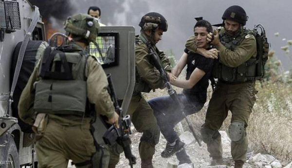 الاحتلال يعتقل عدداً من المواطنين بمناطق متفرقة من الضفة الغربية