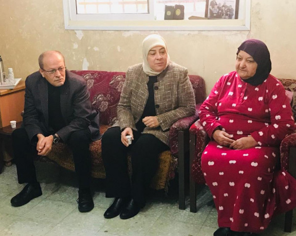 هيئة الأسرى ومحافظة رام الله تنظمان زيارة تضامنية مع عائلة أبو حميد