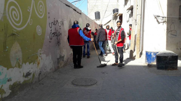 "الوحدة العمالية" تنظم يوم عمل تطوعي لتنظيف شوارع وأزقة دير البلح