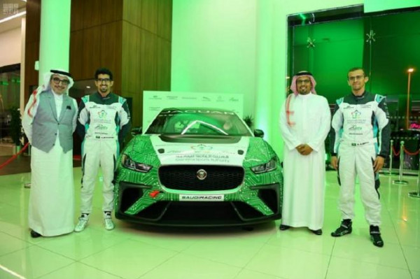 ما هي سيارة الفريق السعودي المشارك في سباق "فورمولا إي - الدرعية"؟