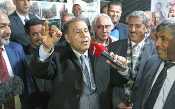 إشادات فلسطينية بزيارة الفنان العراقي "سعدون جابر" لقرية الخان الأحمر