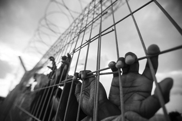 نادي الأسير ينشر أسماء (13) معتقلاً جرى نقلهم إلى معتقل "عتصيون"