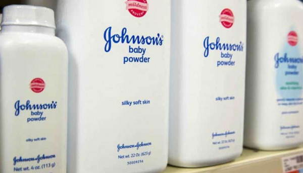 رويترز تفجر مفاجأة صادمة بشأن منتجات "جونسون آند جونسون" الخاصة ببودرة الأطفال