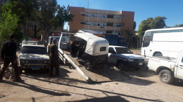 استمرار حملات ضبط مركبات التوك توك المخالف بمراكز واحياء محافظة أسيوط