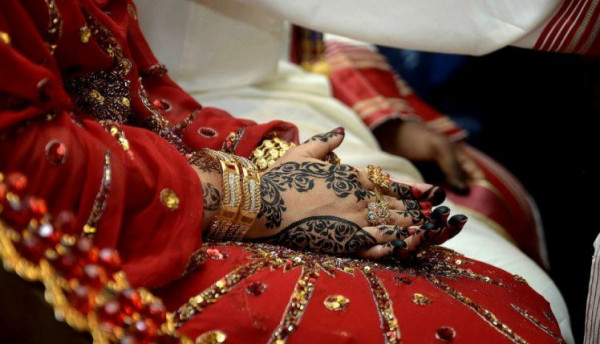 تصرف صادم لعروس سوادنية مع فنانة تُغني بحفل زفافها