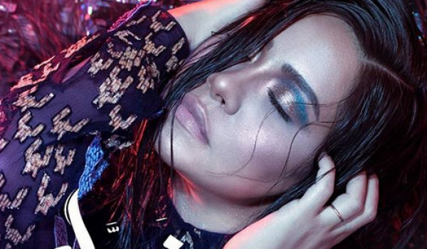 فيديو: "بوسة مفاجأة" من شيرين عبد الوهاب لحسام حبيب