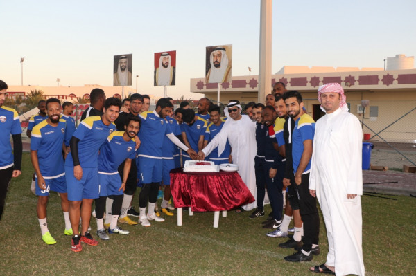 نادي الحمرية يحتفل مع لاعبه البحريني المحترف بالفريق الأول لكرة القدم باليوم الوطني للبحرين