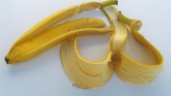لا تتخلصوا منه.. 5 فوائد صحية غير متوقعة لـ "قشر الموز"