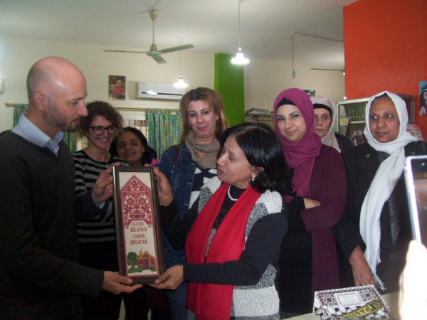 الاتحاد العام للمرأة الفلسطينية يُكرم جمعية أرض الإنسان لرعايتها برنامج التدعيم الدراسي