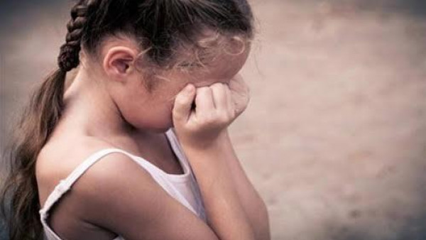 ربطتها بـ"سلسة كلب".. أم تنصب حفلة تعذيب 5 أيام لابنتها: "مبتسمعش الكلام"
