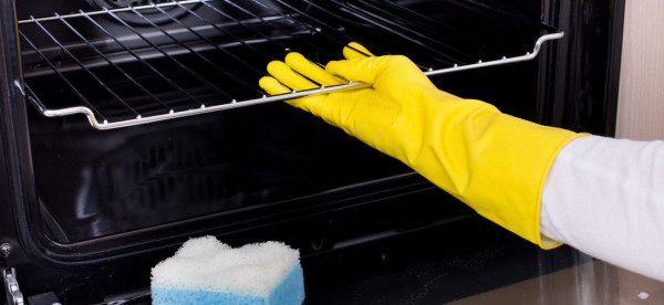 طريقة مذهلة لتنظيف فرن منزلك دون عناء