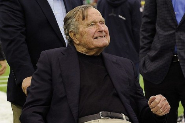 الكشف عن سر بوش الأب بعد وفاته