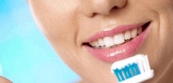 للنساء فقط.. 10 استخدامات خاصة جدا لمعجون الأسنان