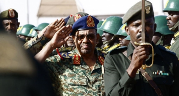 الجيش السوداني يُوضّح موقفه من عمر البشير