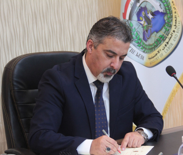 العمل تصدر تعليمات خاصة بتسهيل الاجراءات لمعاملات ذوي الشهداء