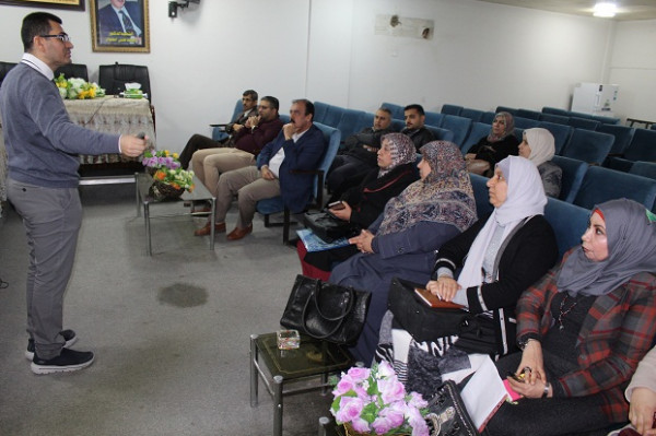 محاضرة علمية في كلية طب المستنصرية حول العمليات الجراحية باستعمال الروبوت