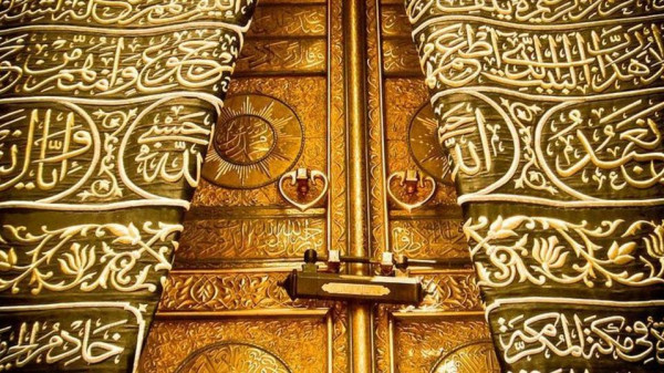 قصة أبواب الكعبة الـ6.. وهذا أقدم باب يطوف العالم