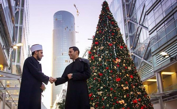 "الإفتاء" توضح حكم احتفال المسلمين مع المسيحيين برأس السنة الميلادية