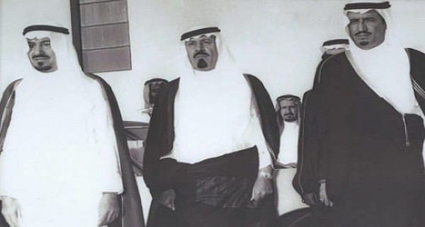 3 ملوك للمملكة في صورة نادرة قبل 40 عامًا