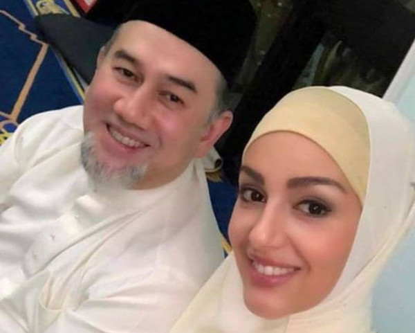 ملك ماليزيا يتخلى عن العرش بعد شهرين من زواجه
