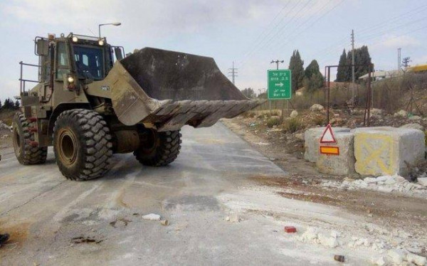 الاحتلال يغلق البوابة الحديدية على طريق رام الله الجلزون
