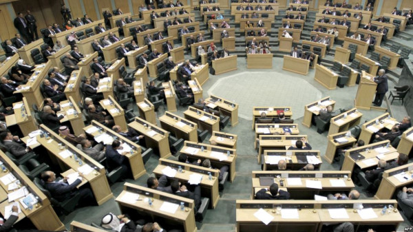 البرلمان الأردني يعفي أبناء قطاع غزة من تصاريح العمل
