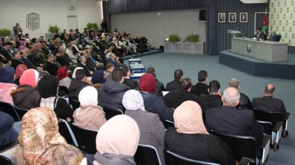 أبوغزاله يحاور أبناءه الطلبة في العديد من الجامعات المحلية والعربية والدولية
