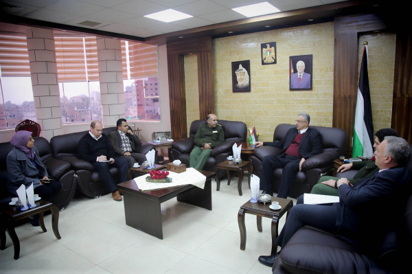 محافظ طولكرم عصام أبو بكر يستقبل مراقب المرور العام