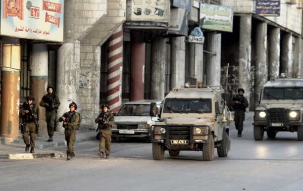 مقابل إنهاء الاقتحامات: مسؤولون فلسطينيون يؤكدون التزامهم بالتنسيق الأمني مع إسرائيل