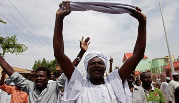 السعودية تدعو مواطنيها في السودان لتجنب مواقع المظاهرات