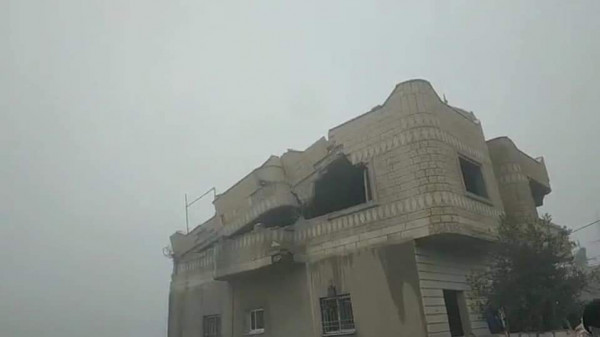 قوات الاحتلال تفجّر منزل عائلة الأسير الجبارين في بلدة يطا