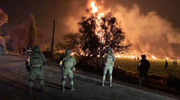شاهد: مقتل 21 شخصا في انفجار خط أنابيب وقود بالمكسيك
