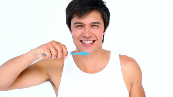 تنظيف الأسنان مرتين في اليوم يمنع ضعف الانتصاب