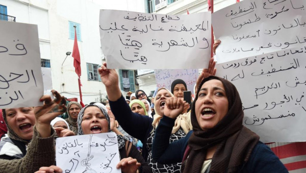 استمرار الضغوط على الحكومة التونسية لرفع أجور مئات آلاف الموظفين