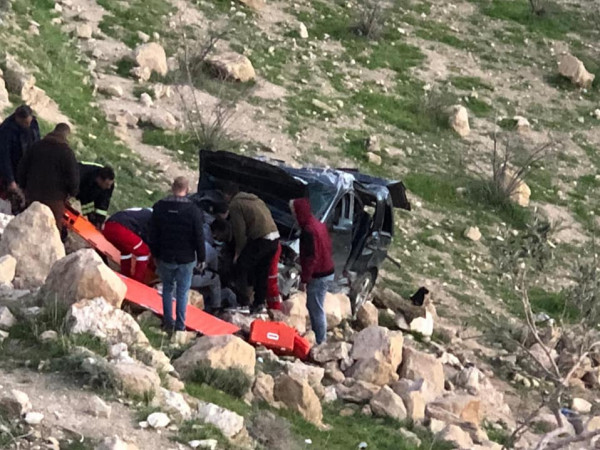 وفاة شاب وإصابة خمسة آخرين إثر انقلاب مركبة شرق بيت لحم