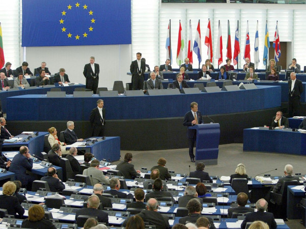 البرلمان الأوروبي يبدأ إجراءاته للتصديق على اتفاق انسحاب بريطانيا