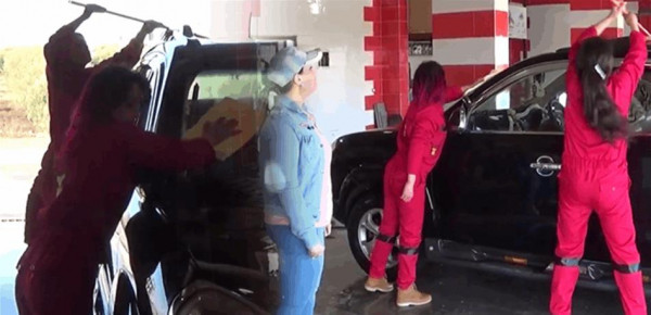 لأول مرة في سوريا.. مغسل سيارات للنساء فقط