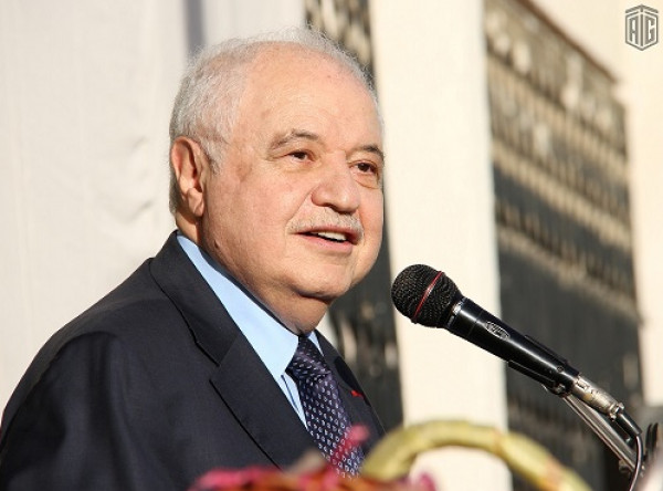 طلال أبو غزالة يفتتح قاعة الاجتماعات في مديرية أمن وحماية المطارات