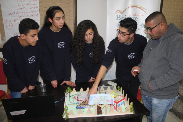 "الرؤيا الفلسطينية" و"التعاون" تختتمان المدرسة الشتوية للتكنولجيا والعلوم