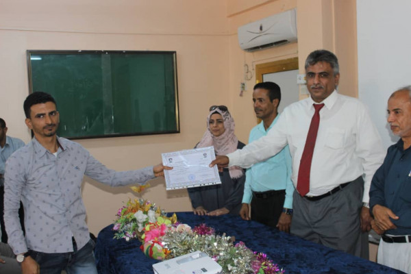 كلية الآداب بجامعة عدن تنفذ عدة دورات بنظم المعلومات للطلاب
