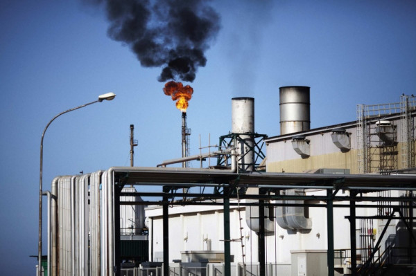 النفط يصعد بعد خفض السعودية إمدادات الخام للولايات المتحدة